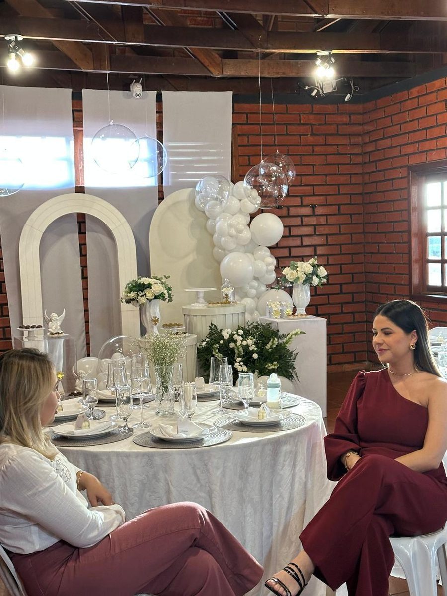 Decoração branca para celebração